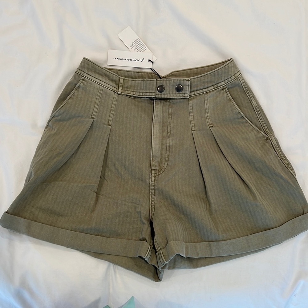 Unsubscribed Desert Short